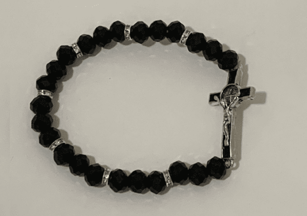 pulseira com crucificado e medalha são bento