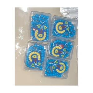 Terço infantil azul apresentado na caixa