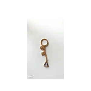 Chaveiro dourado com Espírito Santo, iniciais NS e Nossa Senhora Aparecida